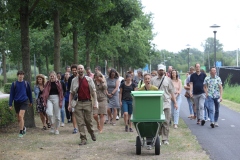 publiek op tour in 464 meter door de 4,64 miljard jaar geschiedenis van de aarde